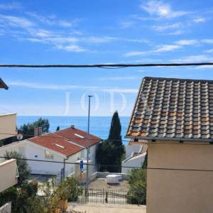 NOVI VINODOSLKI, stan sa okućnicom i garažom na odličnoj lokaciji