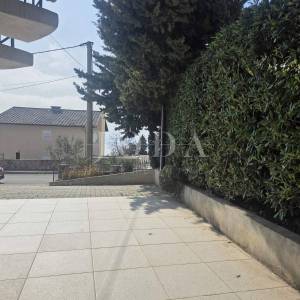 NOVI VINODOSLKI, stan sa okućnicom i garažom na odličnoj lokaciji