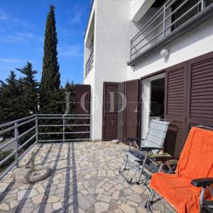 NOVI VINODOSLKI, stan sa okućnicom i garažom na odličnoj lokaciji