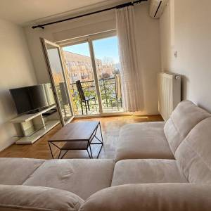 Novi Zagreb-Kamenarka, 2S stan 43m2+balkon, vanjsko parkirno mjesto