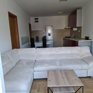 Novi Zagreb-Kamenarka, 2S stan 43m2+balkon, vanjsko parkirno mjesto