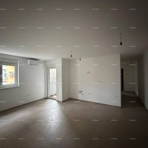 Novogradnja. Blizina gradske tržnice.  Prodaja stanova . Pula,