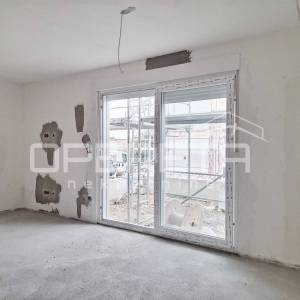 Kaštel Kambelovac – novogradnja s vrtom, idealno za investiciju