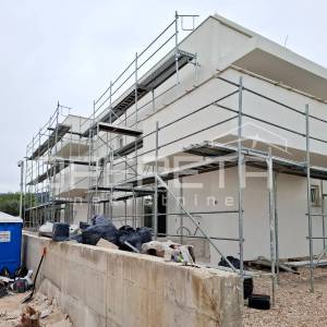 Kaštel Kambelovac – novogradnja s vrtom, idealno za investiciju