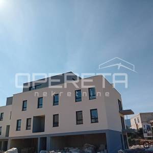Novogradnja u Vrboskoj (Hvar) – stan na prvom katu s lođom