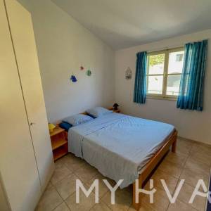 Obiteljska kuća sa bazenom u Vrisniku