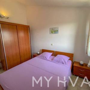 Obiteljska kuća sa bazenom u Vrisniku