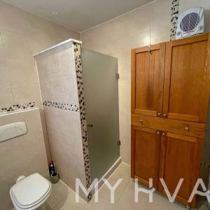 Obiteljska kuća sa bazenom u Vrisniku