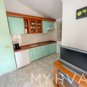 Obiteljska kuća sa bazenom u Vrisniku