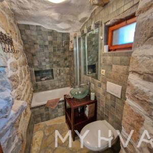 Obnovljena kamena kuća u Pitvama