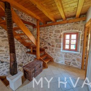 Obnovljena kamena kuća u Pitvama