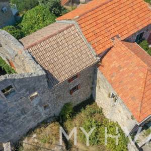 Obnovljena kamena kuća u Pitvama