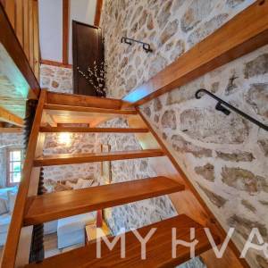 Obnovljena kamena kuća u Pitvama