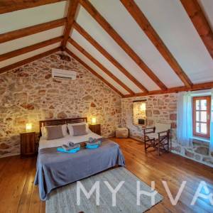 Obnovljena kamena kuća u Pitvama