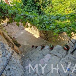 Obnovljena kamena kuća u Pitvama