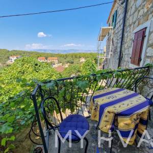 Obnovljena kamena kuća u Pitvama