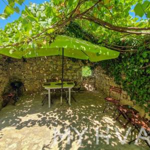 Obnovljena kamena kuća u Pitvama