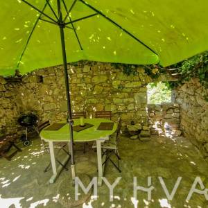 Obnovljena kamena kuća u Pitvama