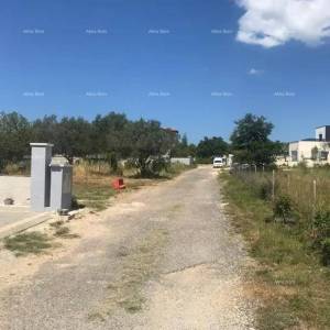 Odlično gradevinsko zemljište, u blizini Vodnjana u pravcu Juršića.