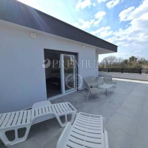 Okolica grada Krka, samostojeća kuća s bazenom!