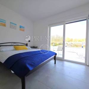 Okolica grada Krka, samostojeća kuća s bazenom!