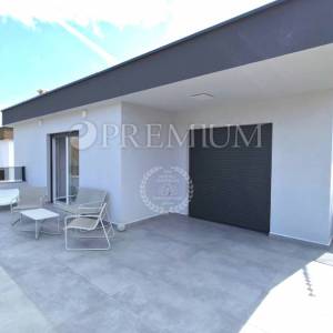 Okolica grada Krka, samostojeća kuća s bazenom!