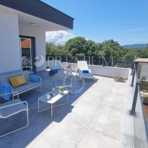 Okolica grada Krka, samostojeća kuća s bazenom!