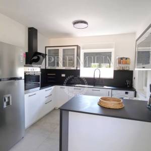 Okolica grada Krka, samostojeća kuća s bazenom!