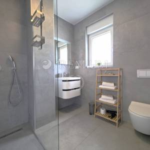 Okolica grada Krka, samostojeća kuća s bazenom!