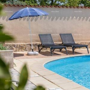 Okolica Poreča – kuća, 300 m2, s dva apartmana i bazenom