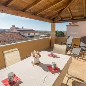 Okolica Poreča – kuća, 300 m2, s dva apartmana i bazenom