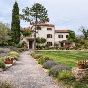 Oprtalj, kamena kuća s velikim potencijalom