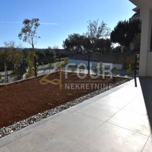 Otok Krk, Čižići, novogradnja, 2s+db, terasa + okućnica