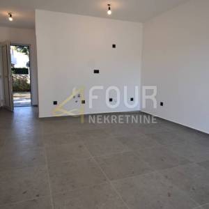 Otok Krk, Čižići, novogradnja, 2s+db, terasa + okućnica