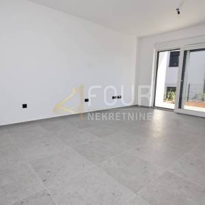 Otok Krk, Čižići, novogradnja, 2s+db, terasa + okućnica