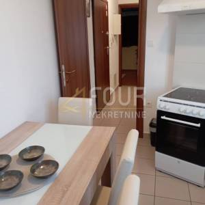 Otok Krk, grad Krk, 42.68m2, 1s+db, terasa i vrt 45.50m2