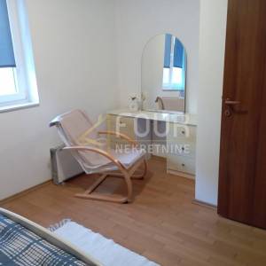 Otok Krk, grad Krk, 42.68m2, 1s+db, terasa i vrt 45.50m2