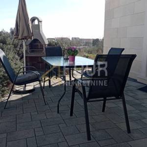 Otok Krk, grad Krk, 42.68m2, 1s+db, terasa i vrt 45.50m2