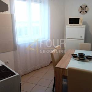 Otok Krk, grad Krk, 42.68m2, 1s+db, terasa i vrt 45.50m2