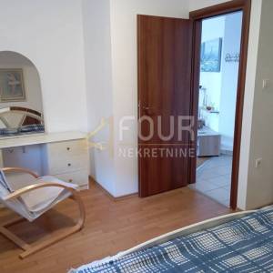 Otok Krk, grad Krk, 42.68m2, 1s+db, terasa i vrt 45.50m2