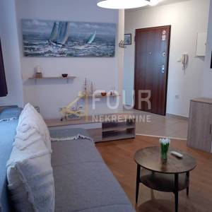 Otok Krk, grad Krk, 42.68m2, 1s+db, terasa i vrt 45.50m2