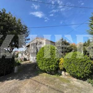 Otok Ugljan, Lukoran, kuća s okućnicom, 800 m od mora