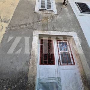 Otok Ugljan, Lukoran, kuća 28 m2, za adaptaciju