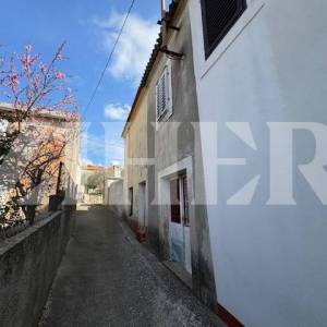 Otok Ugljan, Lukoran, kuća 28 m2, za adaptaciju