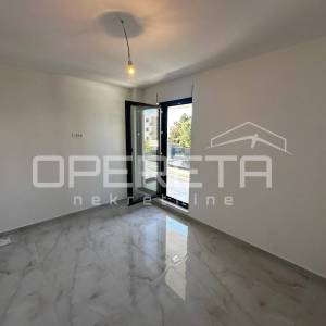 Penthouse u Okrugu Gornjem s krovnim bazenom i pogledom na more