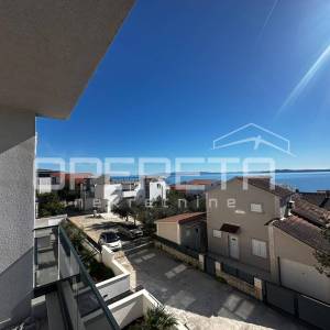 Penthouse u Okrugu Gornjem s krovnim bazenom i pogledom na more