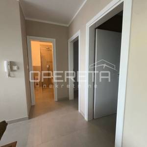 Penthouse u Okrugu Gornjem s krovnom terasom i pogledom na more