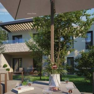 Poreč – stan s terasom i dvorištem