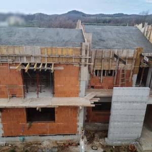 Poreč – stan s terasom i dvorištem