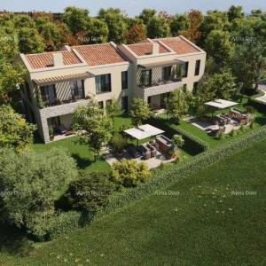 Poreč – stan s terasom i dvorištem